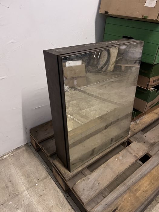 Szafka lazienkowa z lustrem