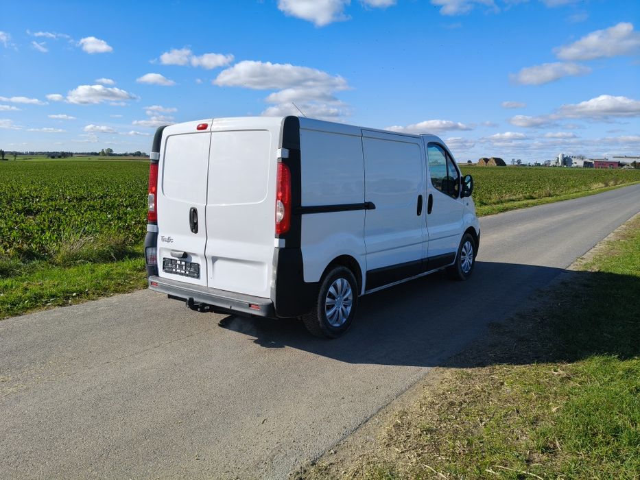 Renault Trafic 2 2012 hak świeżo sprowadzony do rejestracji