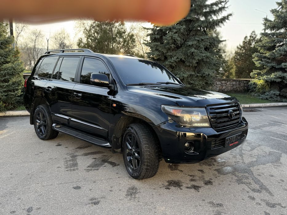 Продам ланкрузер 200