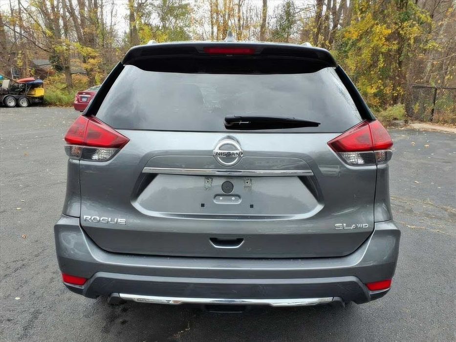 Nissan Rogue SL      2018