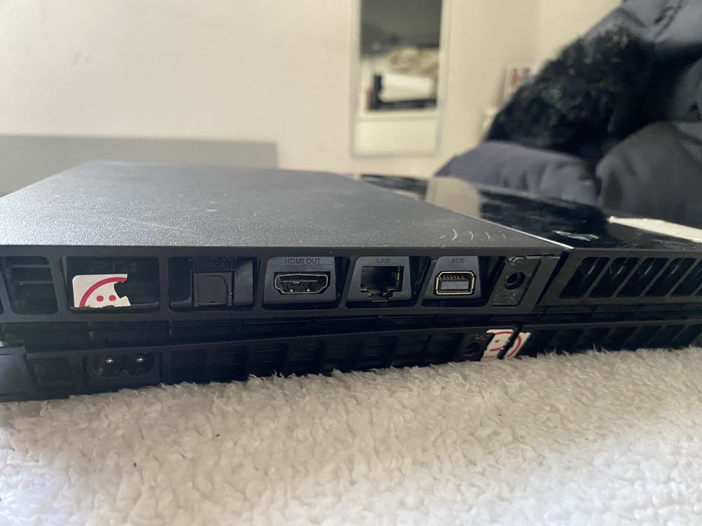 Playstation 4 preta em bom estado