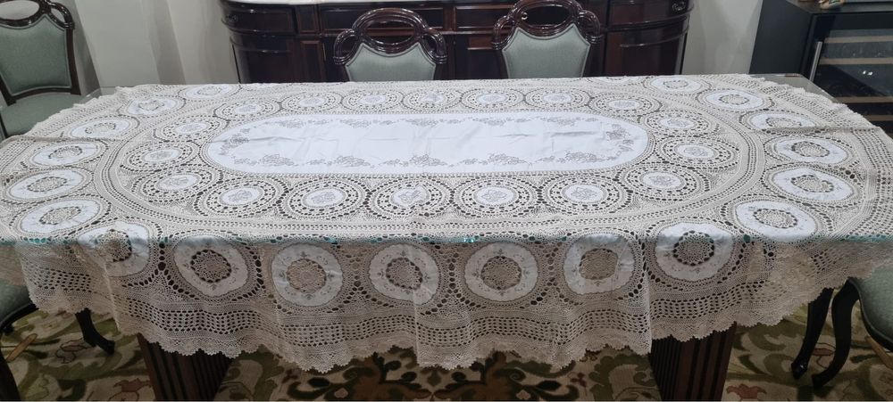 Toalha de mesa antiga em linho, bordada e com renda com 12 guardanapos