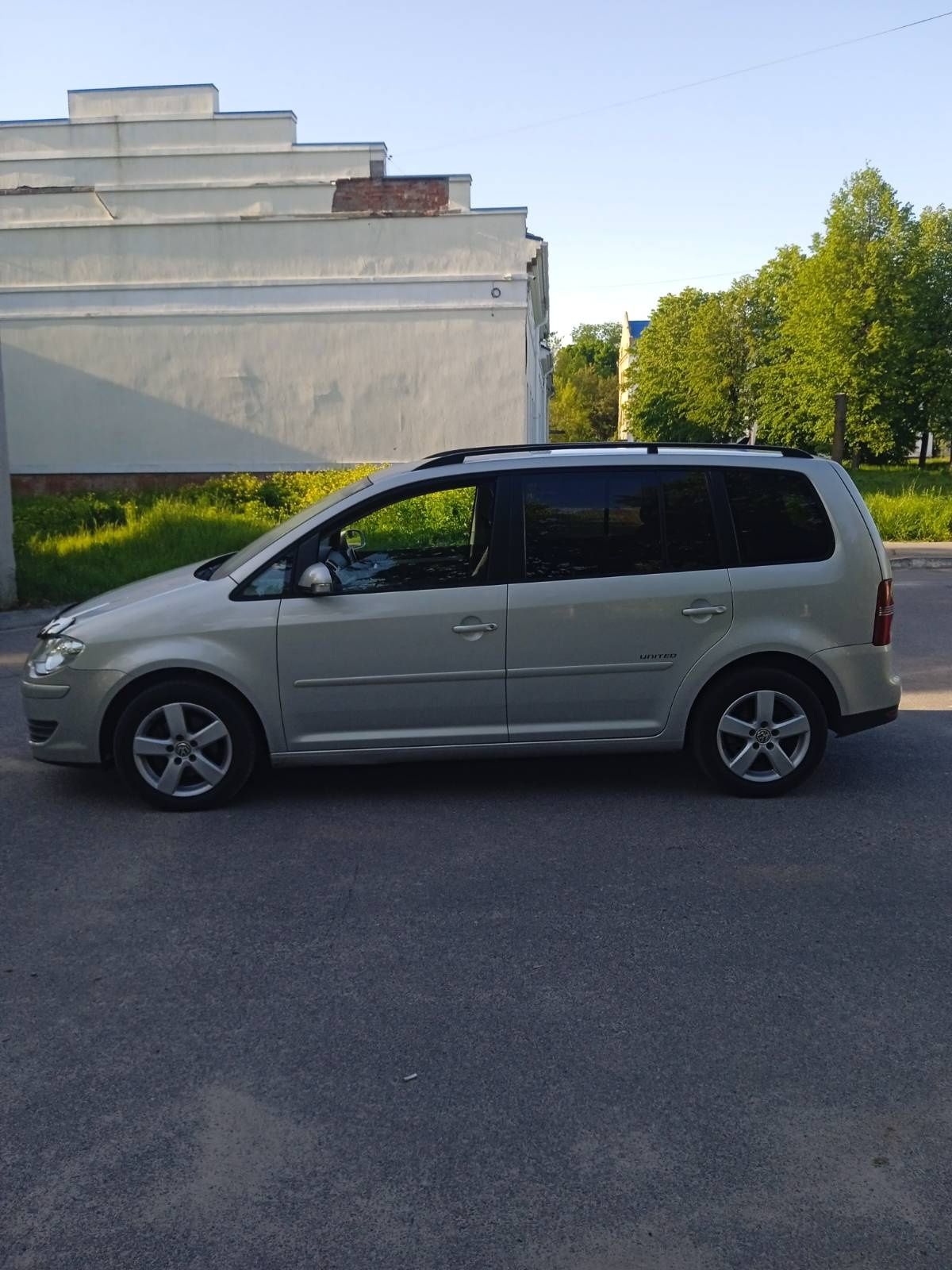 Продам Volkswagen Touran 2009