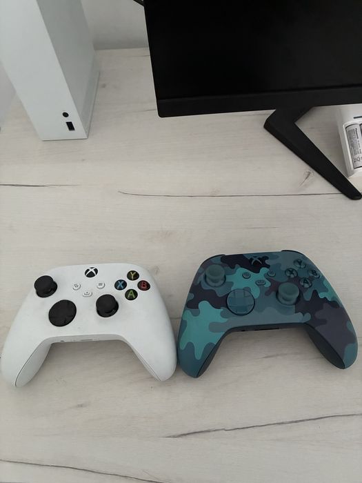 Xbox series S + геймпад + батерейки з зарядкою