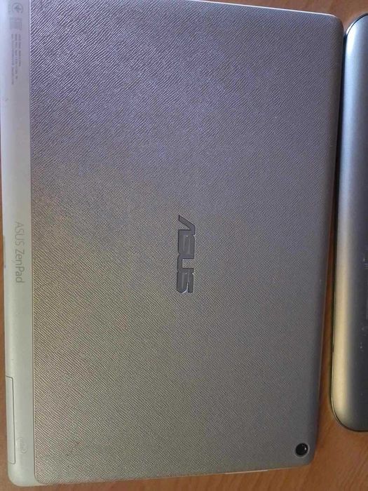 ноутбук-планшет Asus T200TA та два планшета Asus та Lenovo