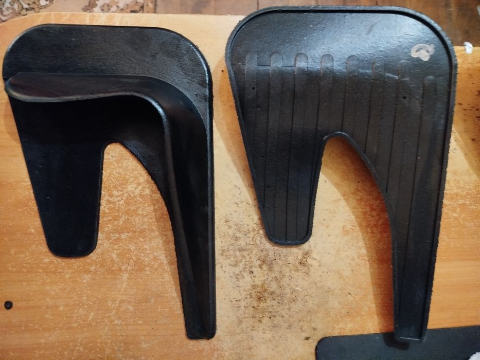 Бризговики універсальні передні