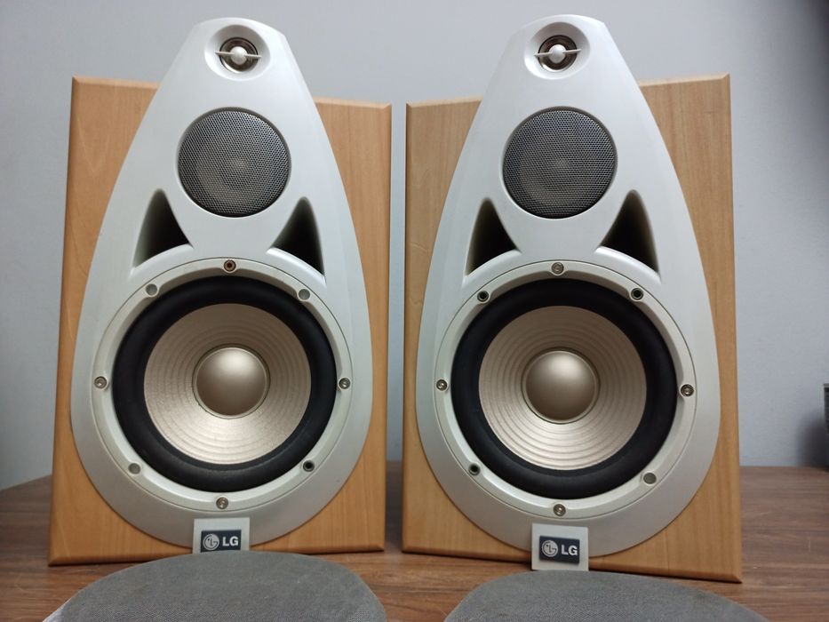 Kolumny stereo podstawkowe LG-FE 3030