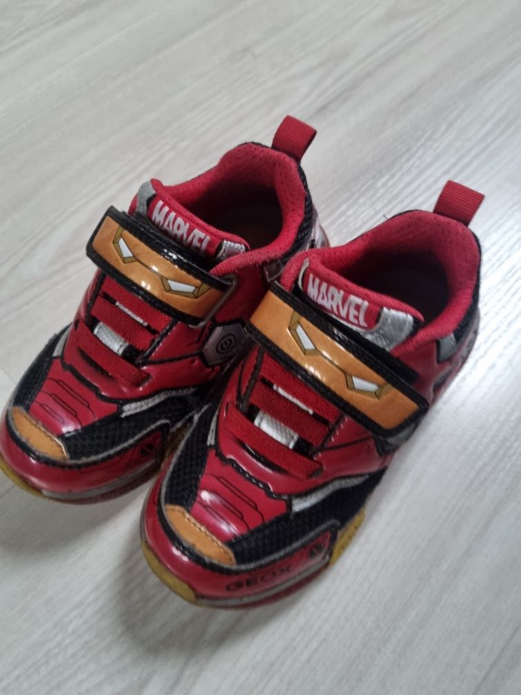 Buty sportowe Geox Marvel świecące roz 26