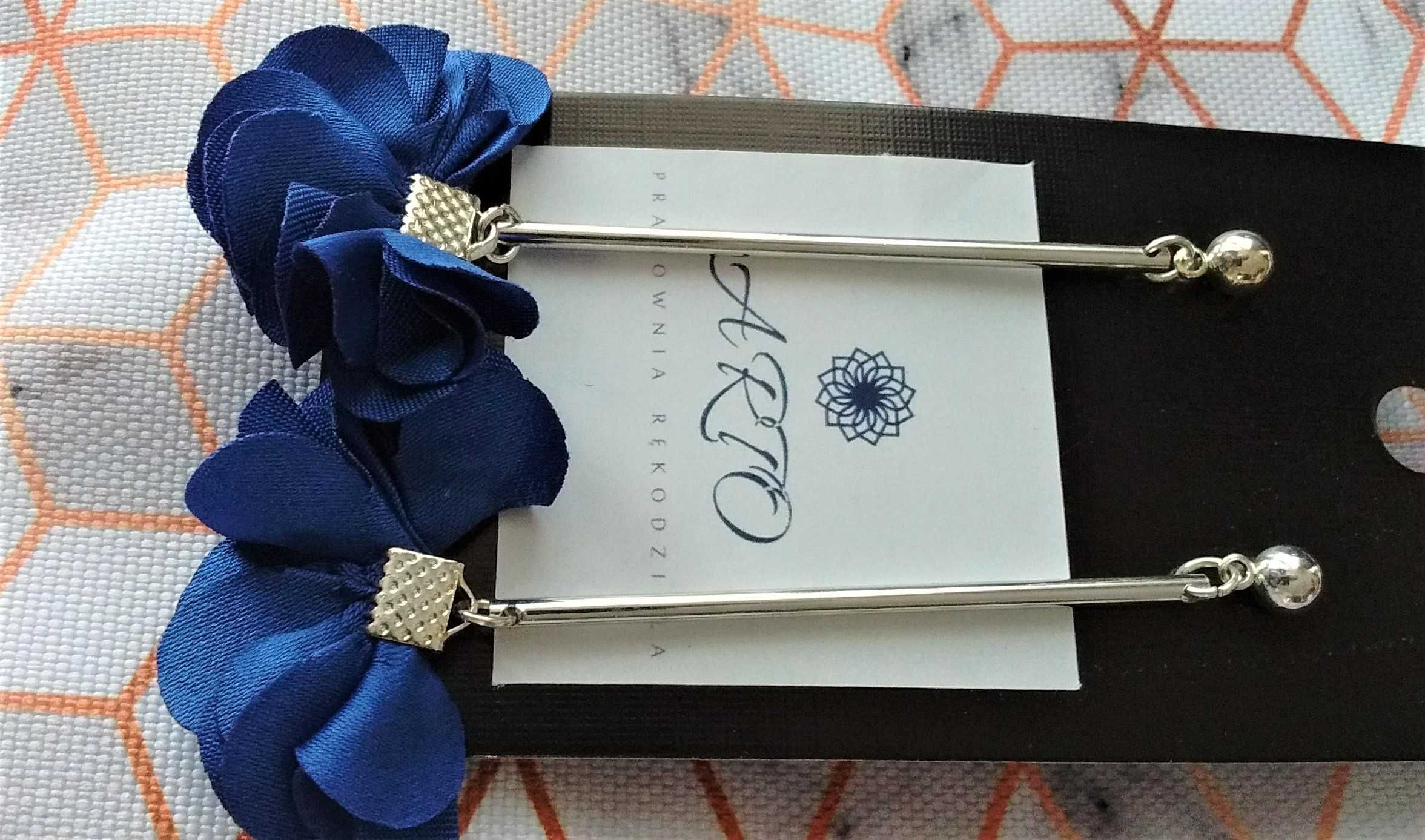 Kolczyki ślubne handmade z kwiatem niebieskie chabrowe