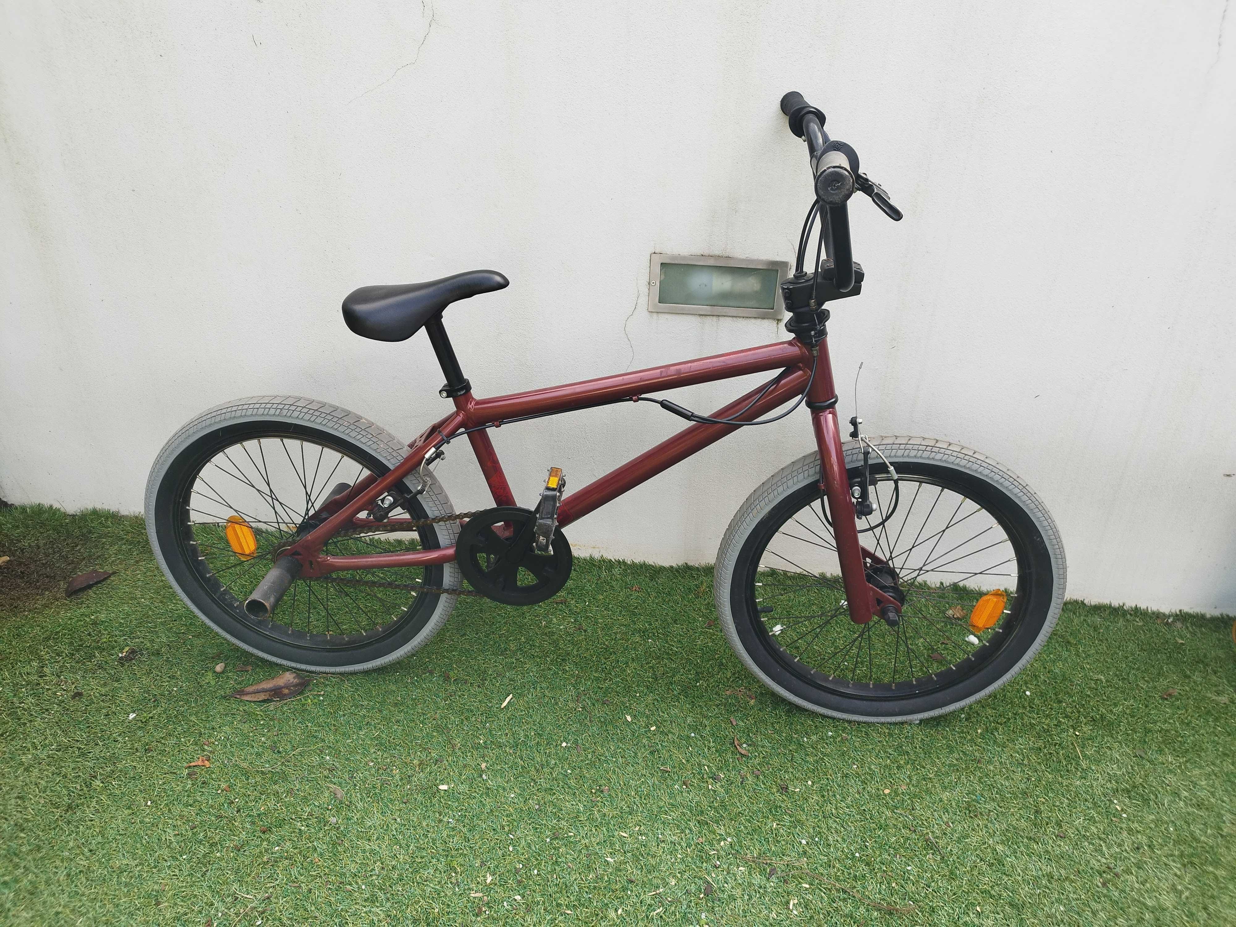 Bicicleta BMX, em bom estado