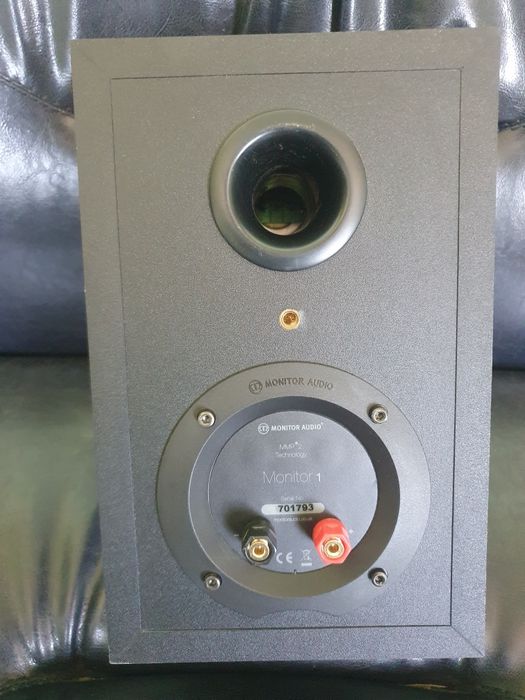 Продам качественную колонку Monitor Audio 1..