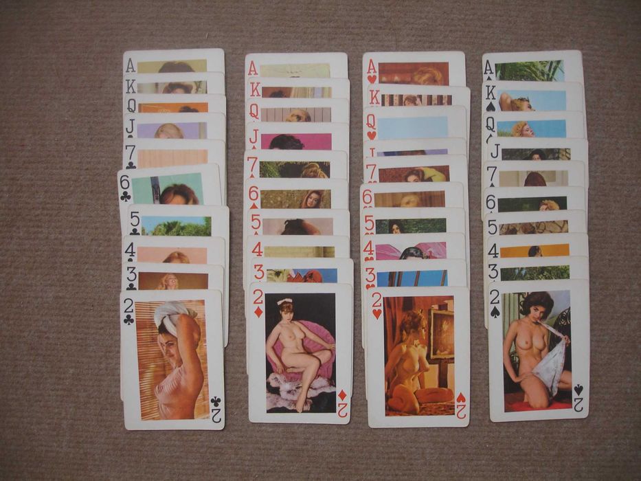 Baralho de cartas: nudez feminina erótica