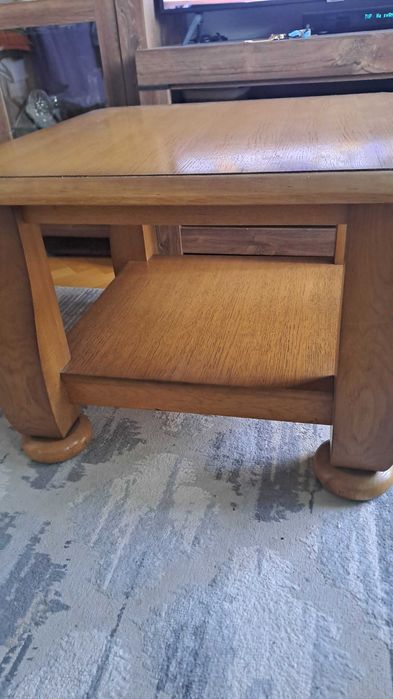 Efektowny stolik dębowy