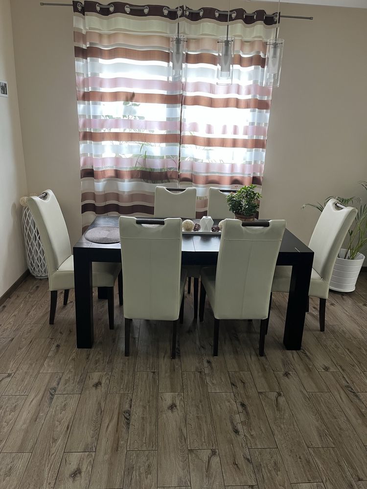 Stół drewniany do salonu i 6 krzeseł
