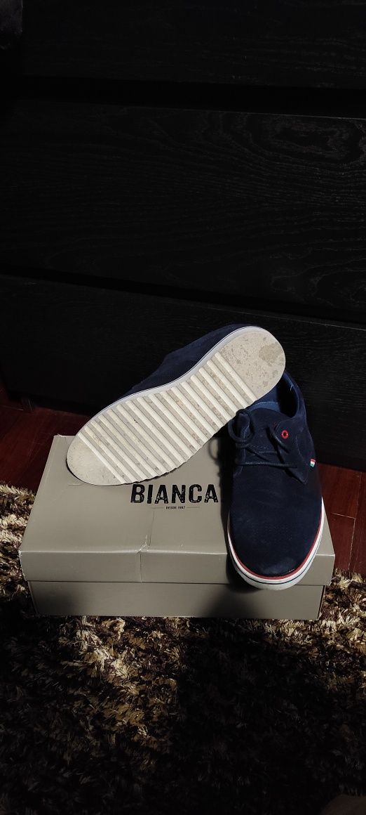 Sapatos marca BIANCA ocasionais estilo sapatilha tamanho 41