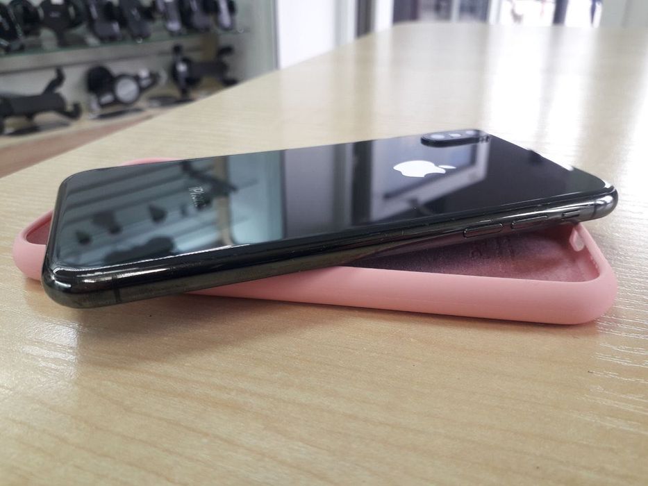 Продам Iphone XS 64GB