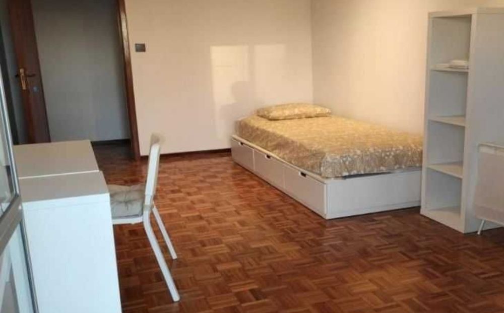 Quarto individual em Oeiras perto da biblioteca