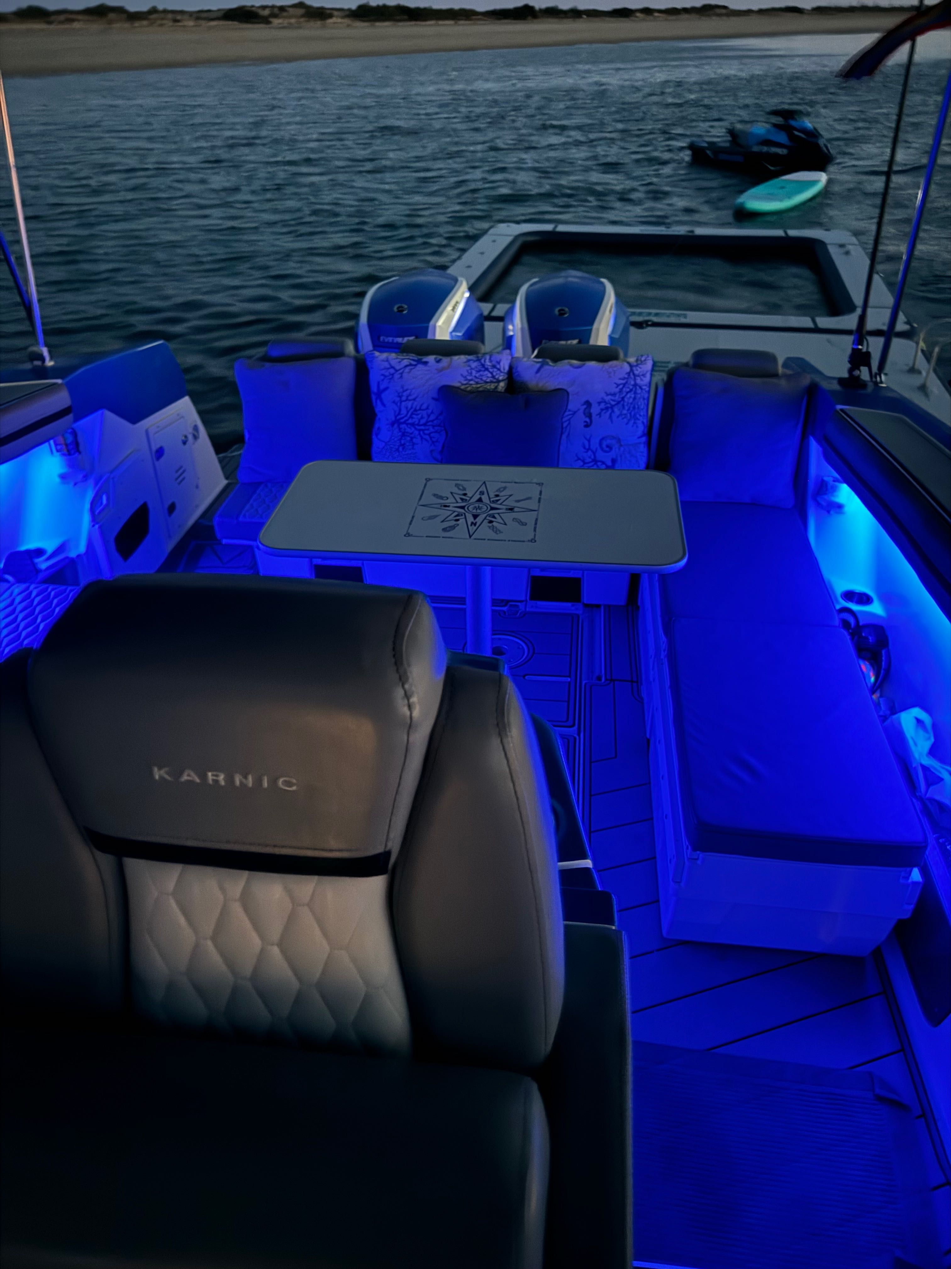 Karnic SL 800 com dois motores Evinrude