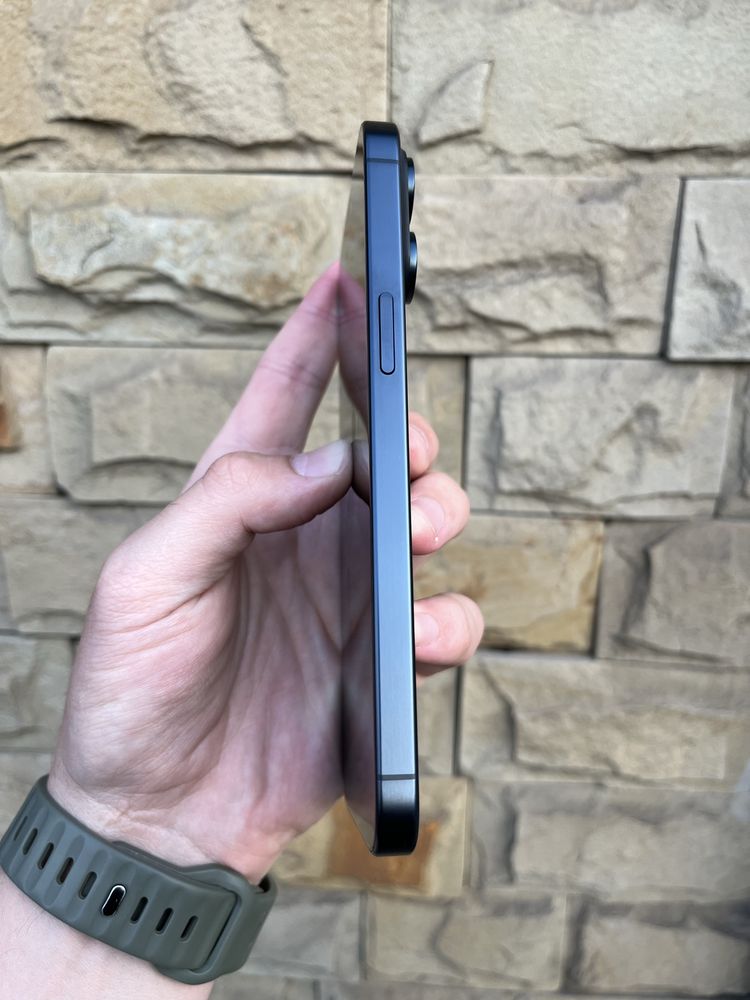 iPhone 15 Pro Max Blue Titanium заблокирован