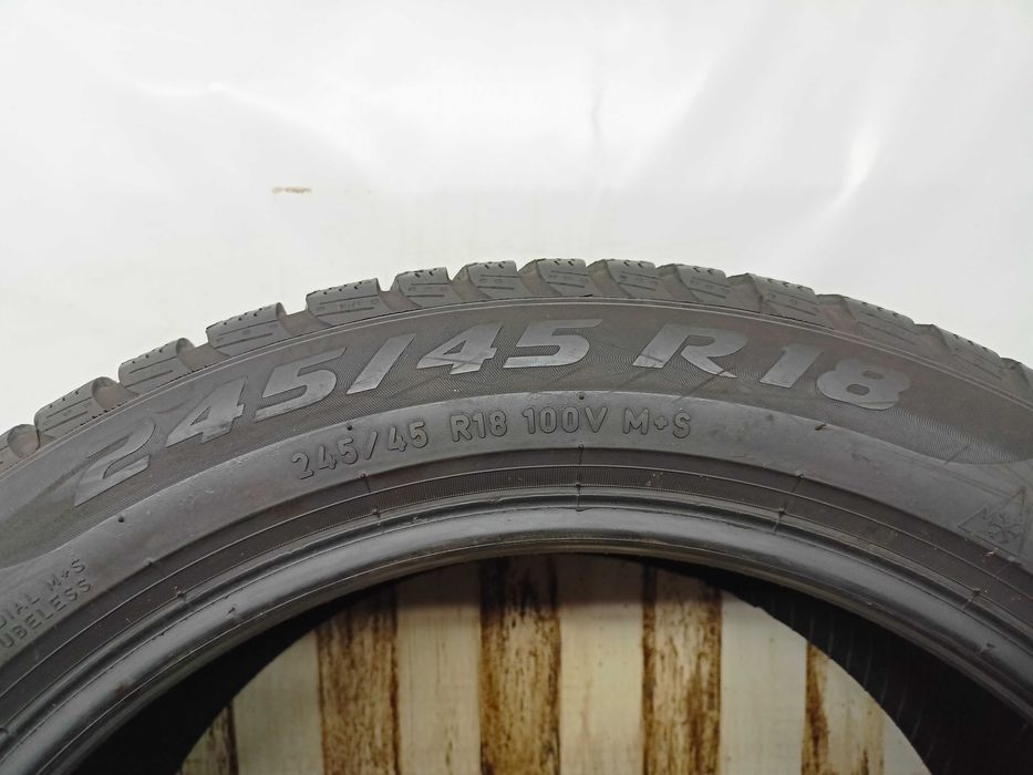 Pirelli SottoZero 3 RSC 245/45/18 2022r. 100V 7,1mm (3403)
