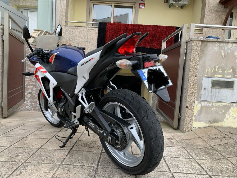 Honda CBR 250r.