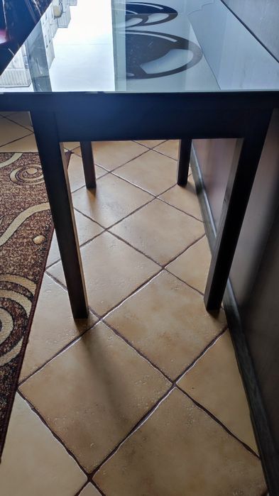 Стол кухонный и стулья