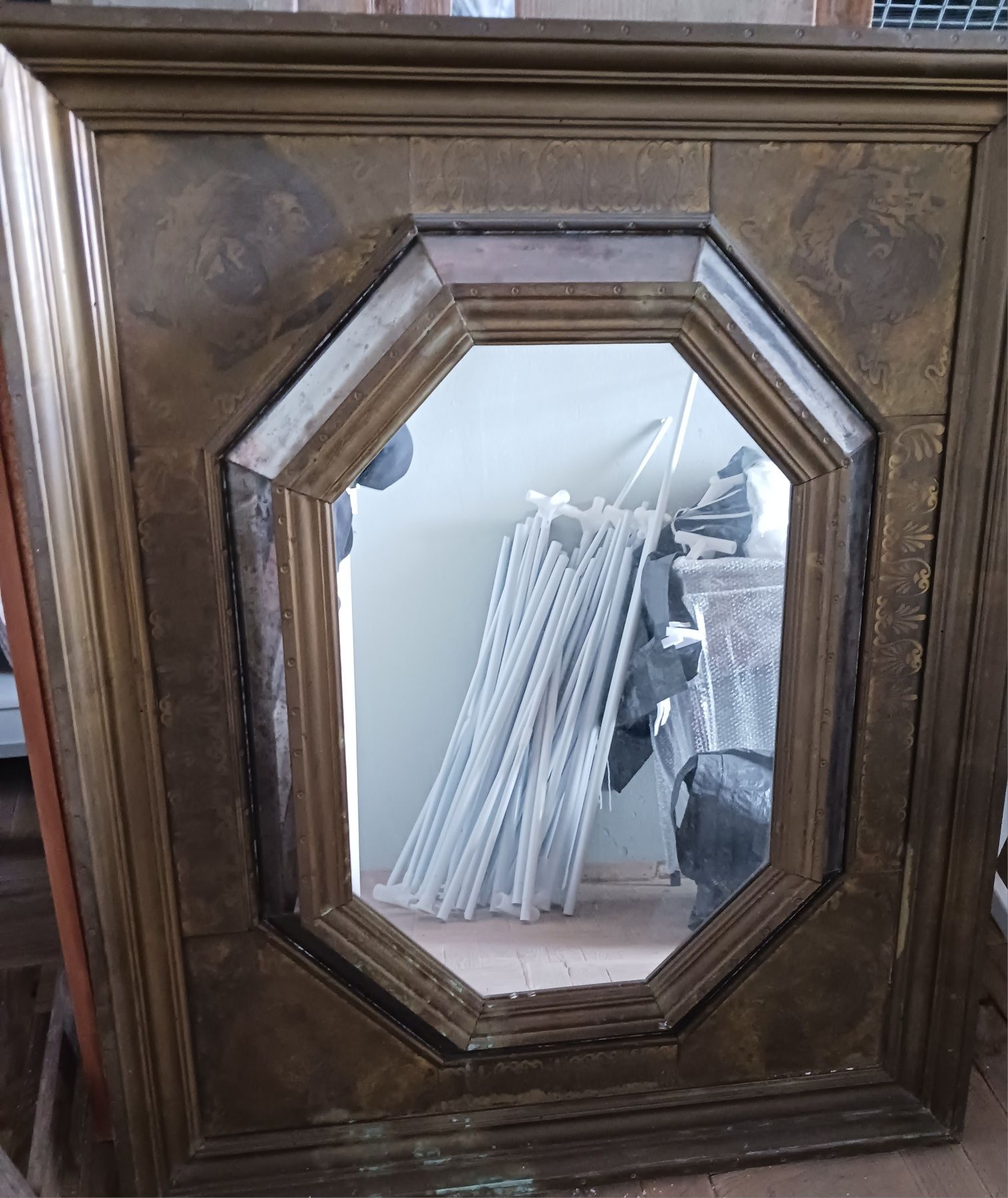 Espelho grande em latão