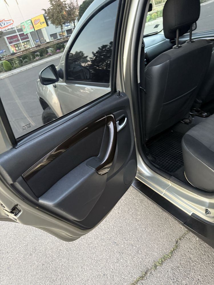 Продам Dacia Daster 1.6GBO