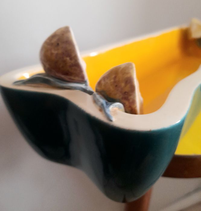 Recipiente rectangular em cerâmica vintage  com aplicações