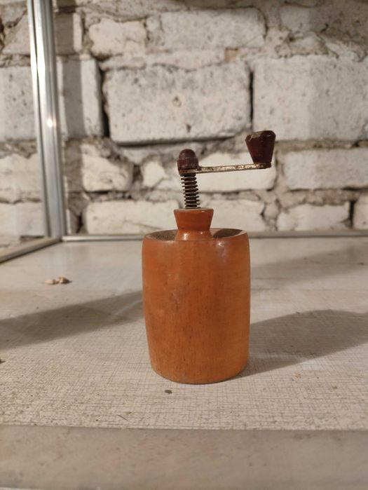 Stary młynek do pieprzu