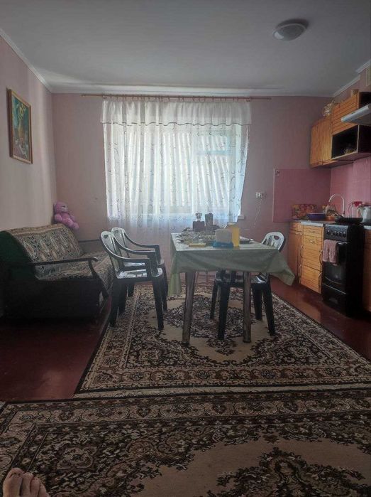 Продаж будинку в мальовничому місці біля водойми з гарним краєвидом