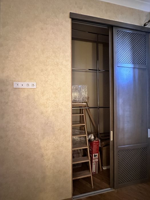 Продається двох кімнатна+ кухня студія+ підвал з Сауною і кімнатою