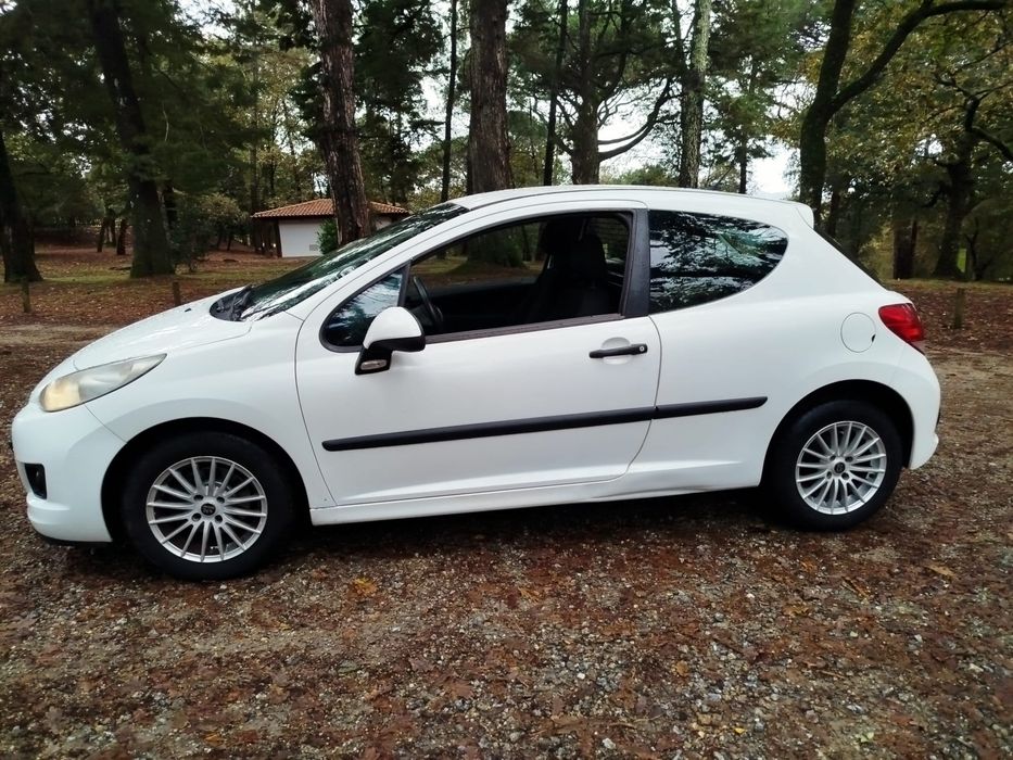 Peugeot 207 1.4 HDi (2010) – Comercial – 360 mil kms barato
