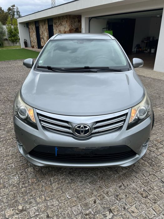 Toyota Avensis 2.0 D4D SW 2013 | Carrinha Familiar Fiável e Económica