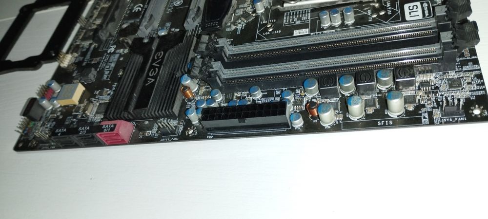 Материнська плата б/в EVGA Z68 SLI (модель 130-SB-E685-KR)