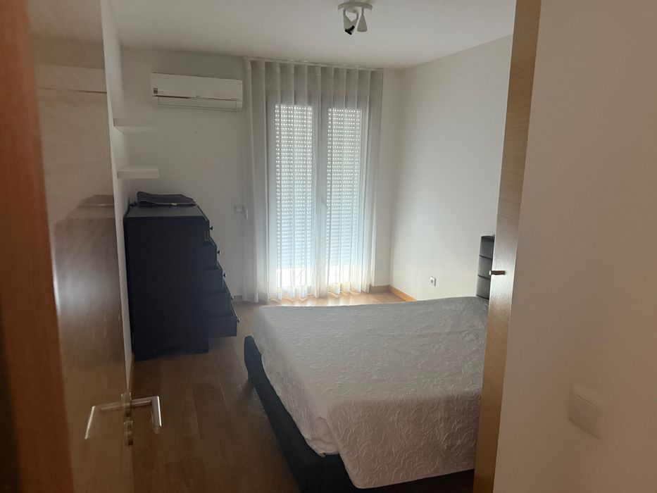 Particular vende Apartamento T2 Portela c/piscina