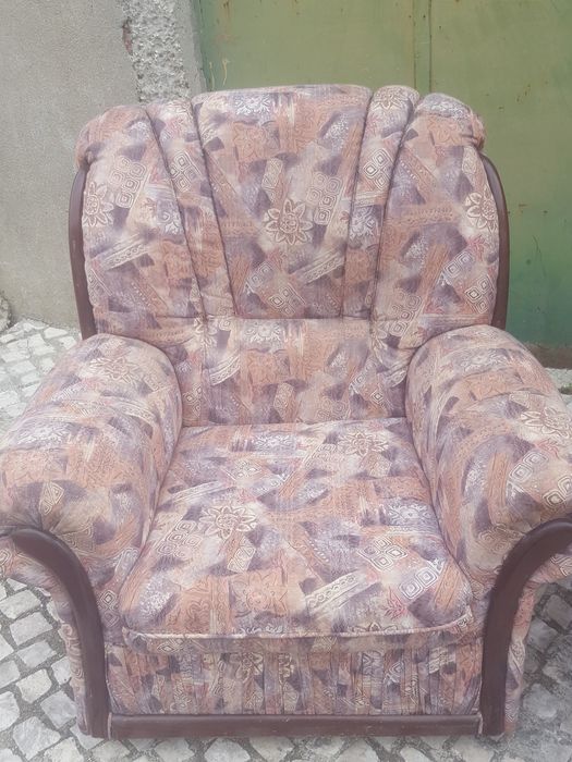 2 sofás  em  tecido  em bom estado