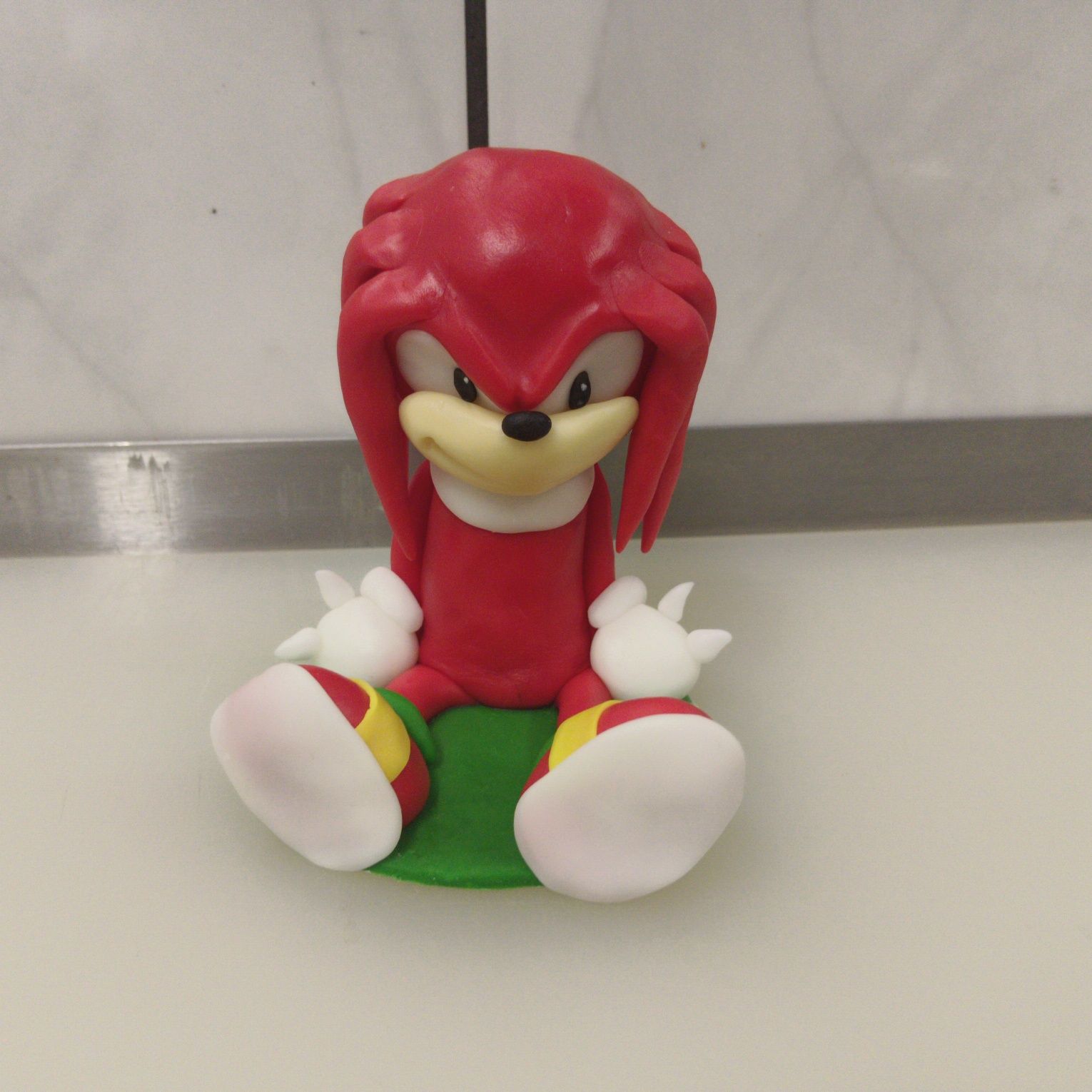 Figurka Sonic czerwony