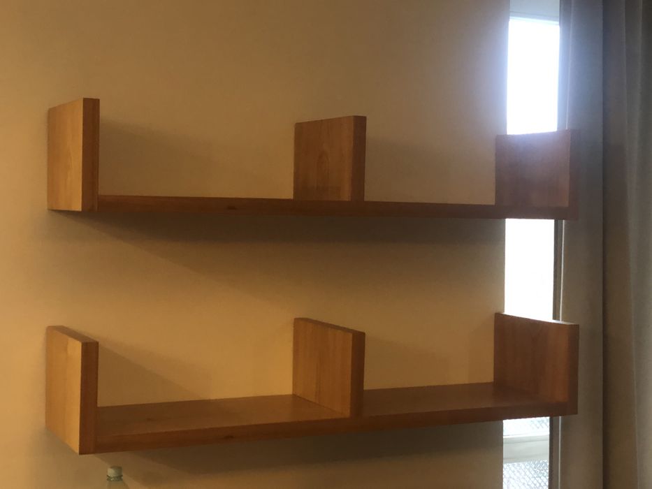 Cztery solidne półki