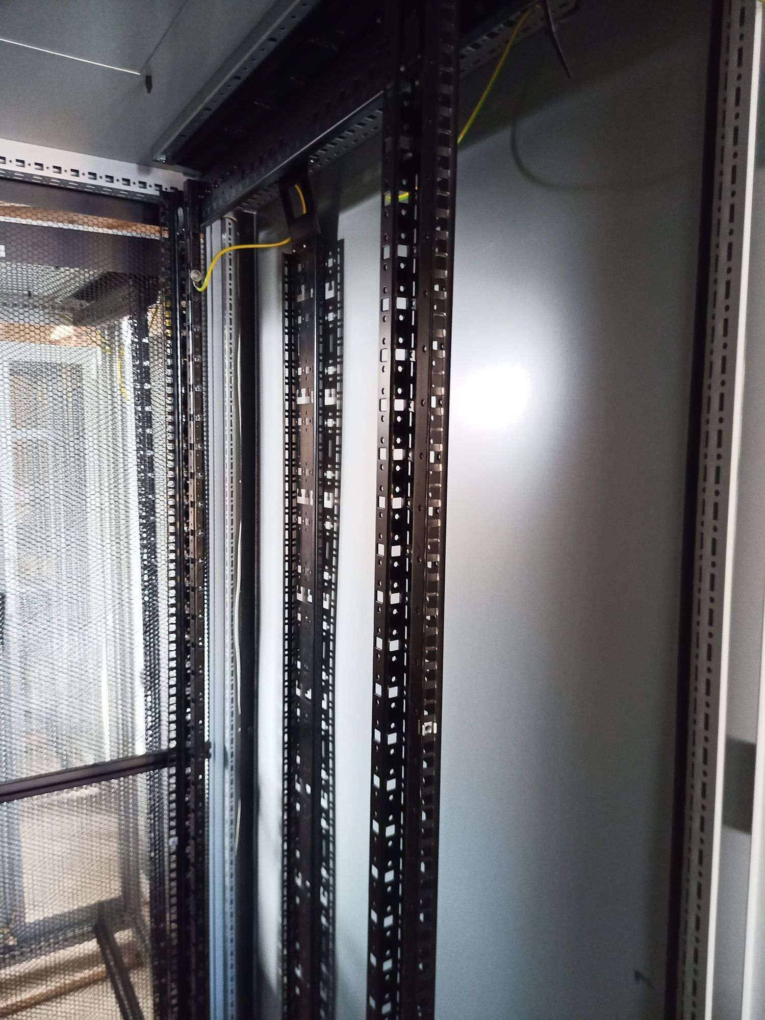 Szafa rack  RITTAL 42U 800x2000x1000