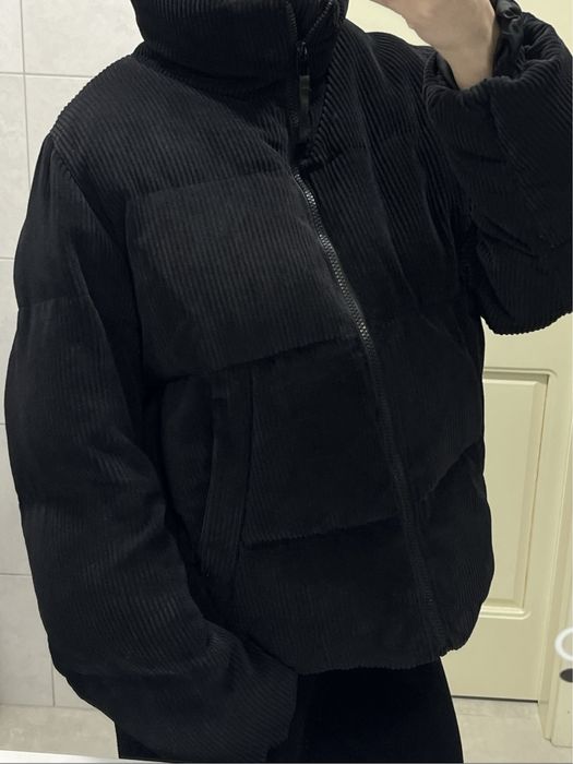 Чорна вельветова демі куртка