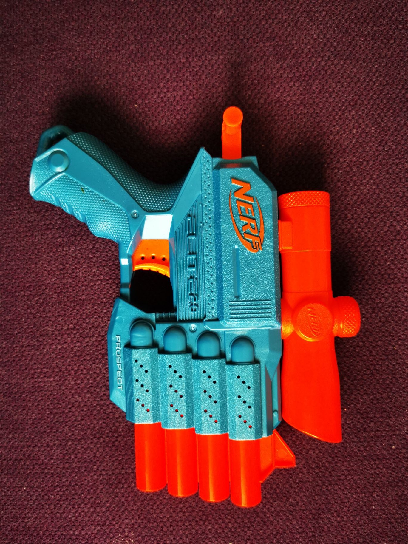 Vários tipos de Pistolas Nerf