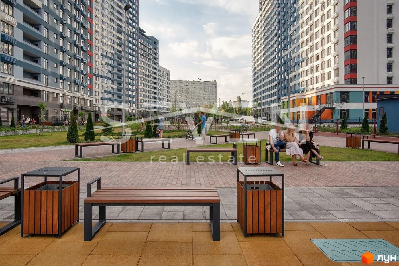 Продаж 3к квартира 73 м2 ЖК Галактика Сверстюка 6д метро Лівобережна
