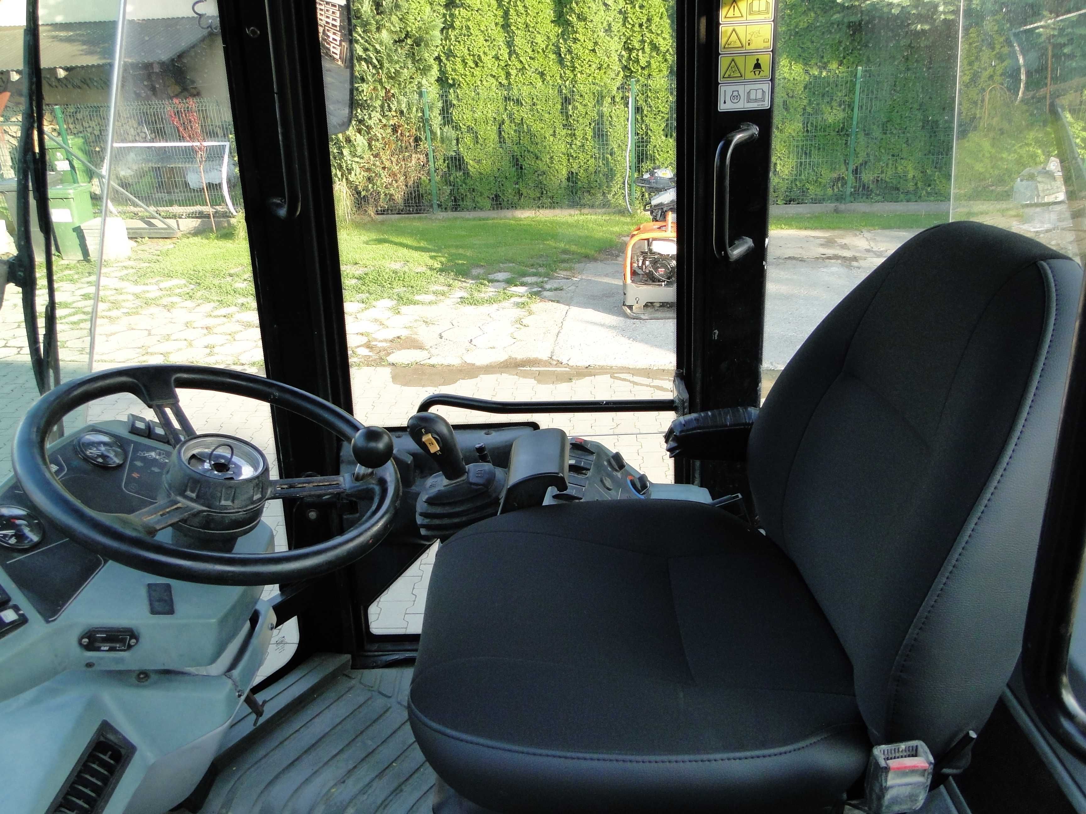 Ładowarka CAT 906 Caterpillar łyżka otwierana widły Ładna Sprowadzona