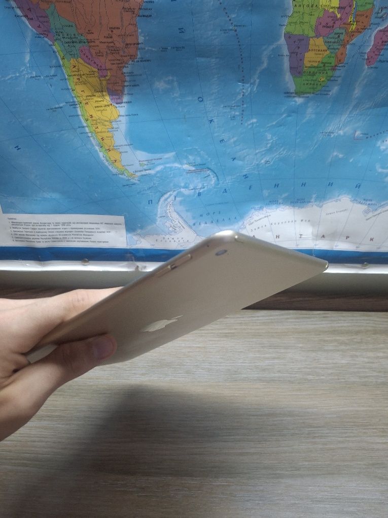 Продам iPad Air 2