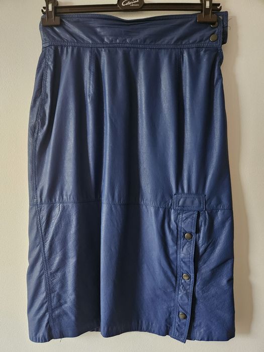 Niebieska spódnica za skóry