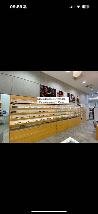 Meble sklepowe do salonu optycznego lub usługowego .