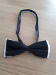 Elegancka mucha czarno-biała