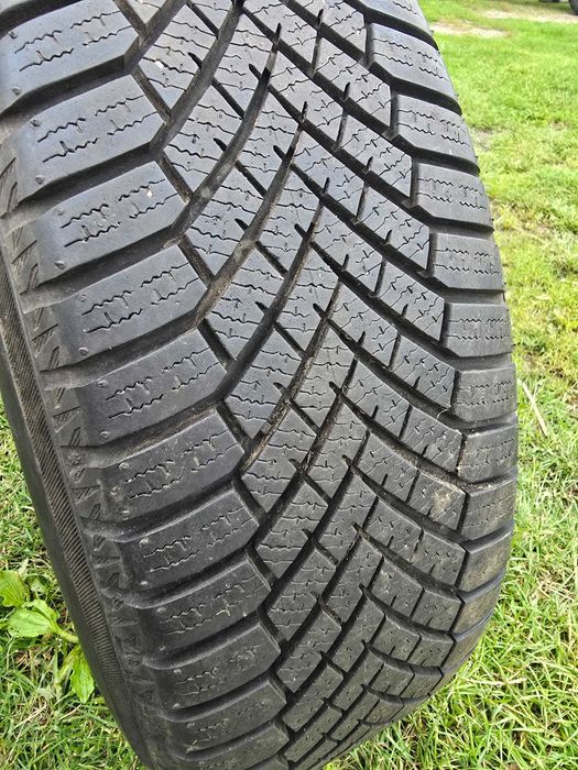 Opony zimowe Yokohama BluEarthWinterV906 195/65R1591T alufelgipokrowce