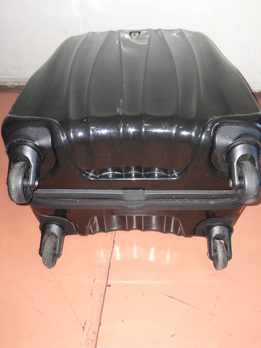 Продам чемоданы от 400грн.